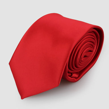 Kirkkaan punainen solmio.