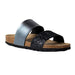 Re:Designin sandaalit, joissa kaksi leveää vyötettä päällä, kimalteleva musta ja kiiltävä hopeanharmaa. Sivuetukuva.