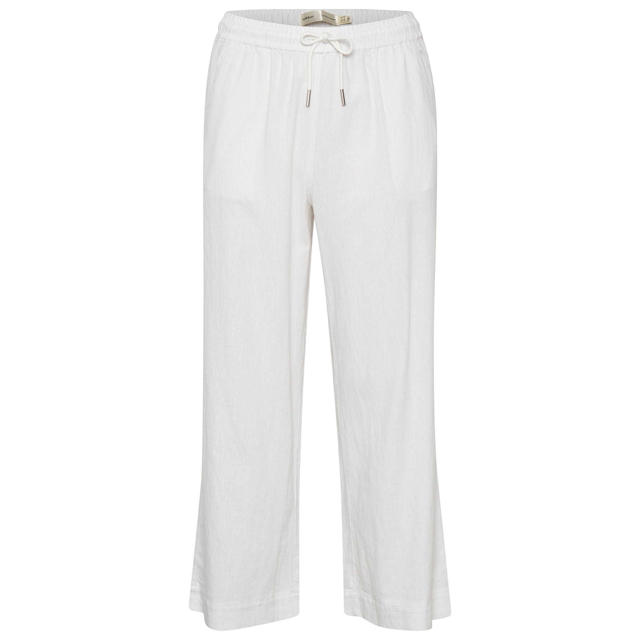 In Wear, naisten leveälahkeiset valkoiset vajaamittaiset culotte-housut. Kuminauhavyötärö. Etukuva.